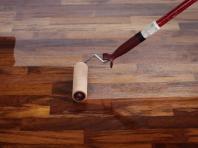 Jak samodzielnie polakierowa� pod�og�?